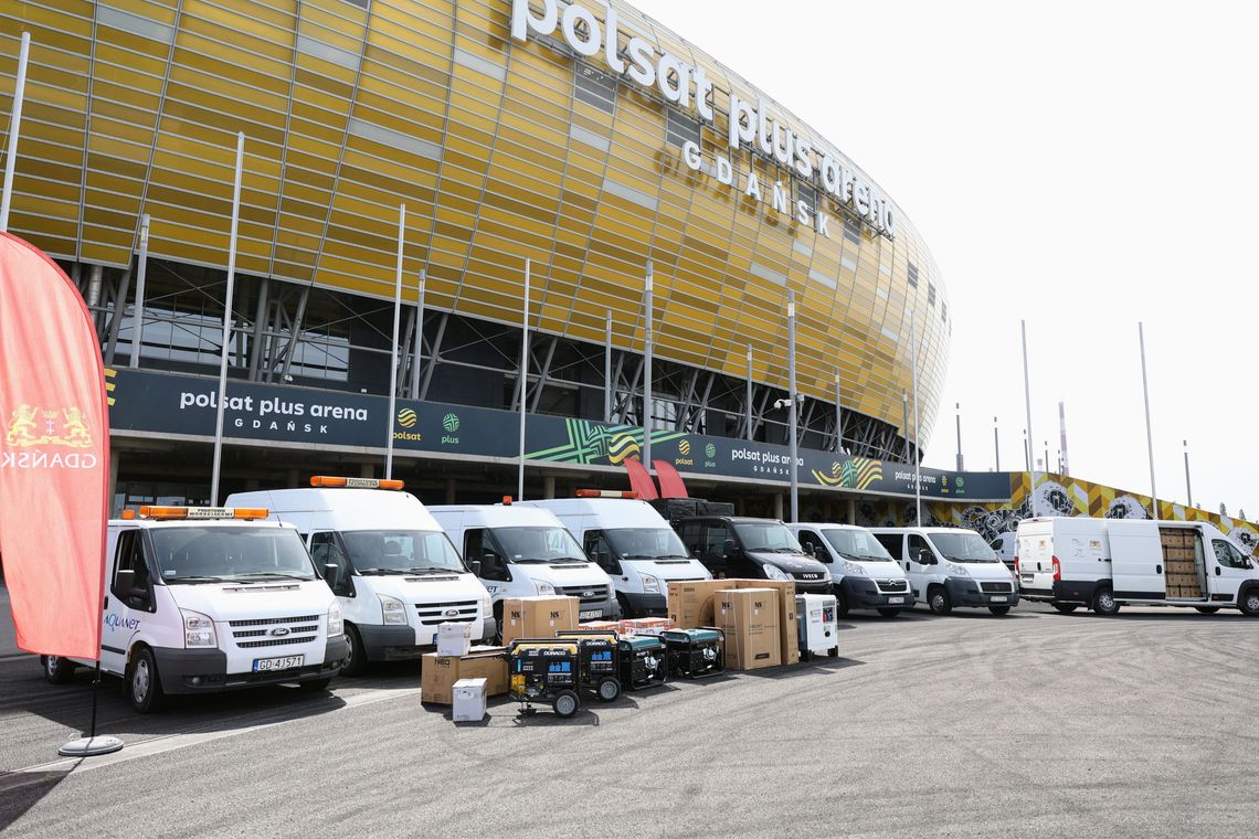 Konwój sanitarny z Gdańska na ratunek po wysadzeniu tamy 