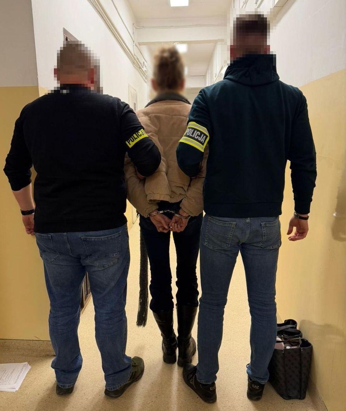 Kradli perfumy w gdańskiej drogerii. Ich łupem padły flakony warte ponad 2 tys. zł