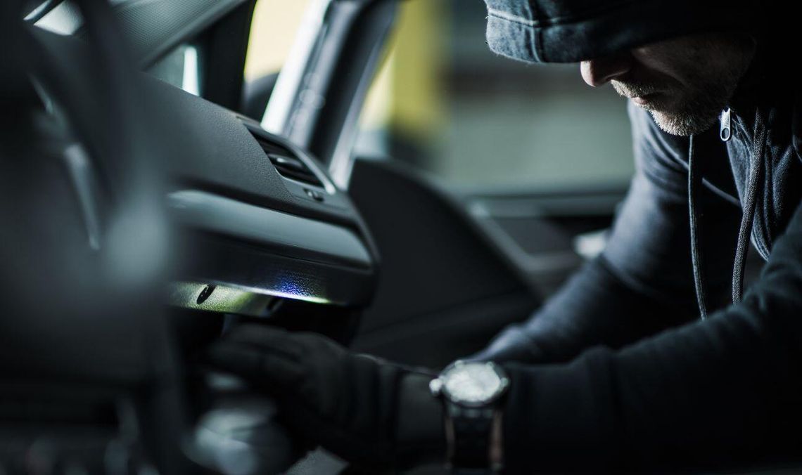 kradzież samochodu, zdjęcie ilustracyjne