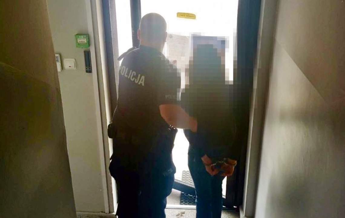 Krwawa awantura w Rumi. 15-latka zaatakowała kolegę ostrym narzędziem policja