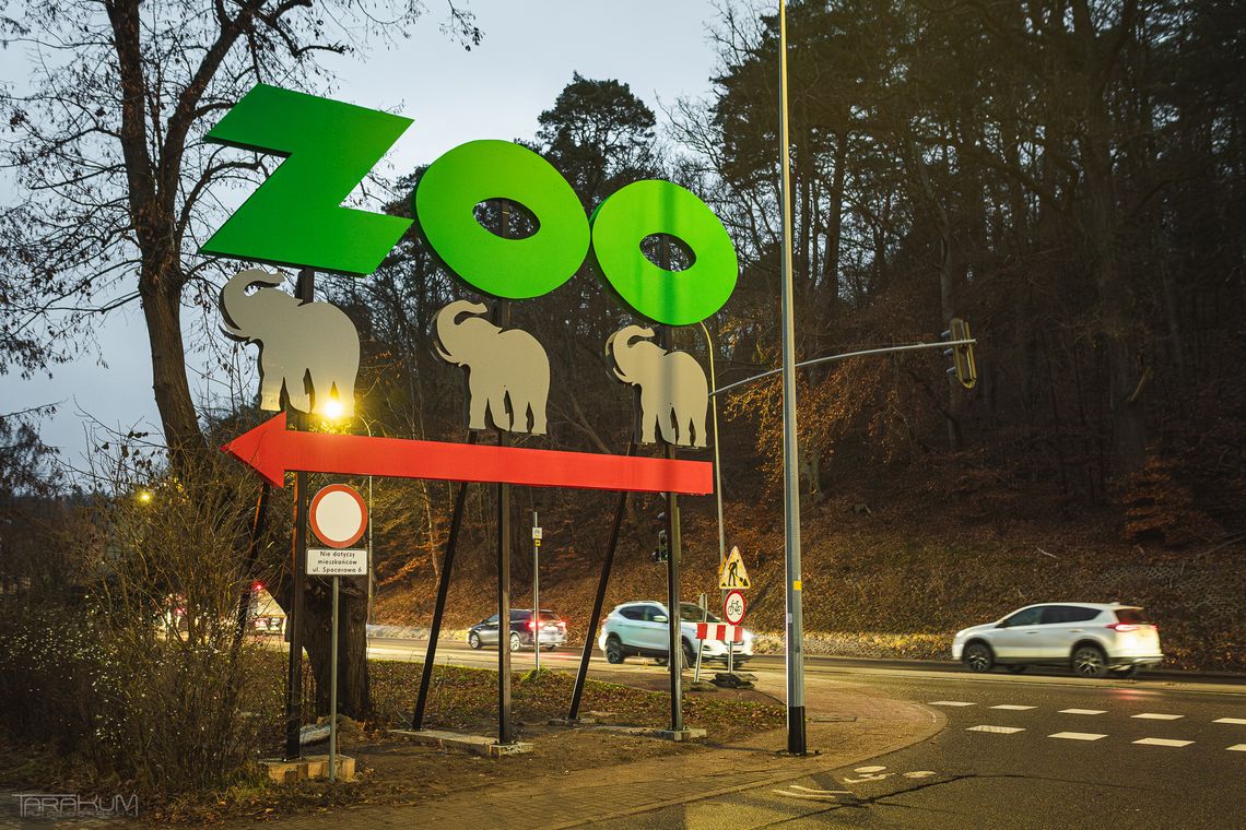 Kultowy drogowskaz do gdańskiego zoo wrócił na miejsce. Jest niemal identyczny