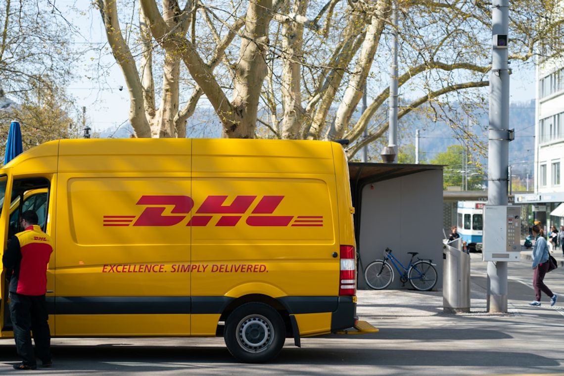 Kurier DHL – jak szybko nadać przesyłkę?