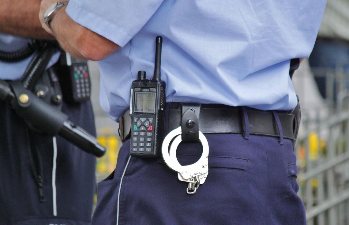 31-latek z Kwidzyna trzymał w lodówce amfetaminę i „kryształ” kajdanki, zdjęcie ilustracyjne