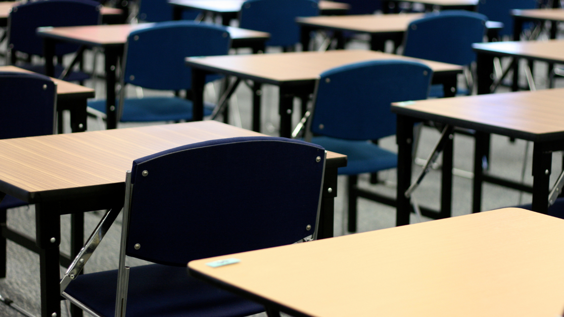 Maturalne przecieki: „Lalka” czy „Wesele”? Zaraz po majówce zaczyna się matura 2025 sala egzaminacyjna, szkoła