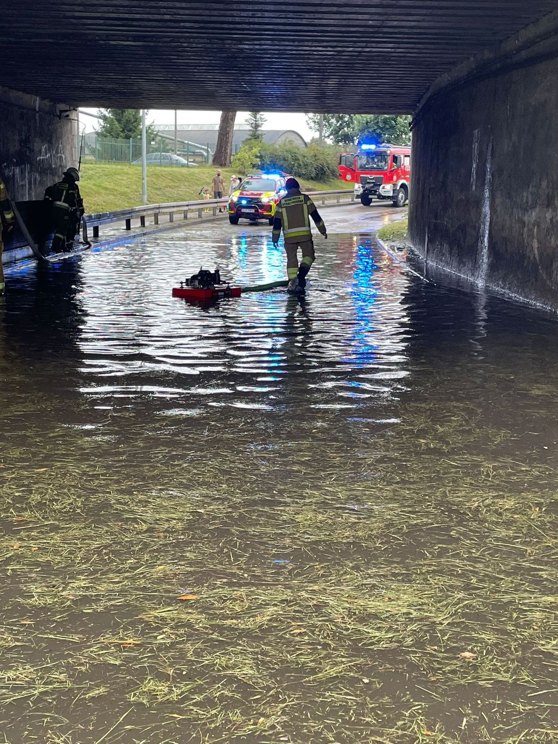Lębork na chwilę znalazł się pod wodą. Strażacy walczyli z podtopieniami