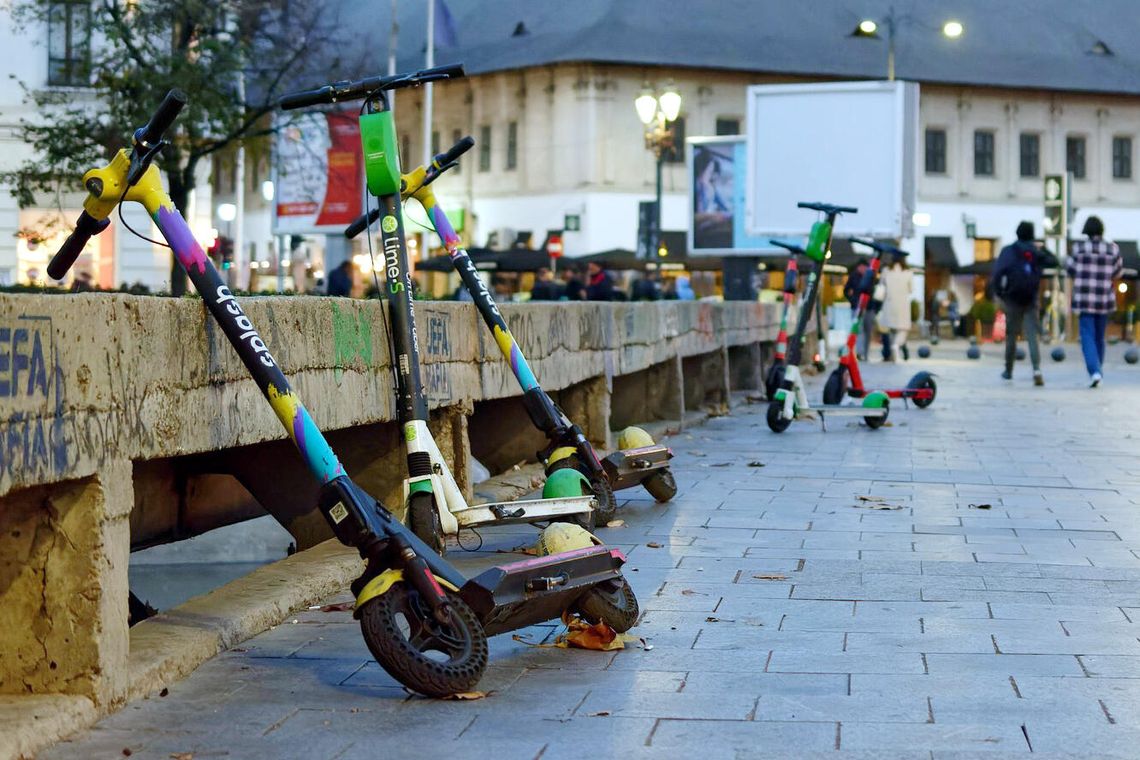Hulajnogi elektryczne w Lęborku pod lupą. Mieszkańcy skarżą się na chaos hulajnoga
