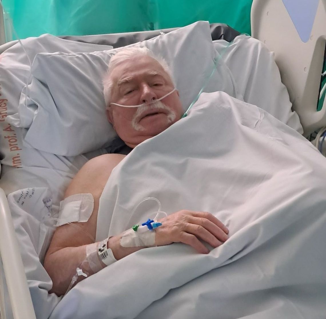 Lech Wałęsa trafił do szpitala. „Jeszcze raz się udało” – napisał z łóżka szpitalnego