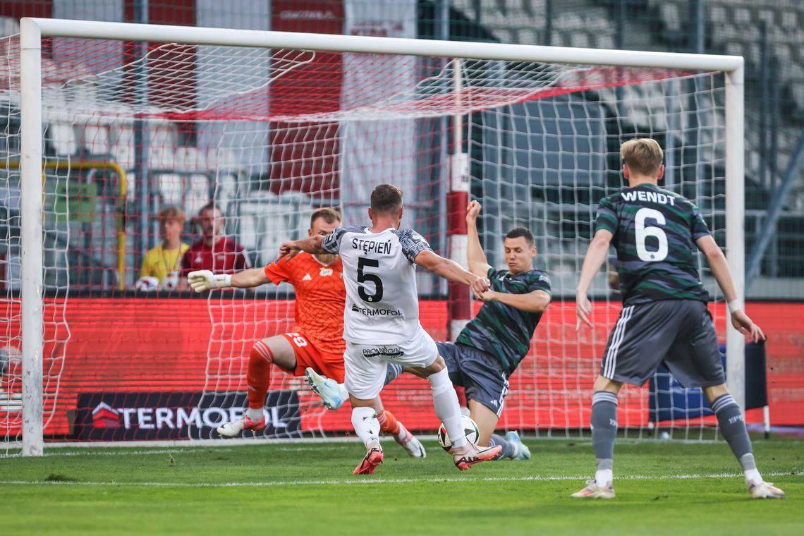 Lechia ciągle bez sponsora. Czy spłata zaległości pomoże w meczu z Rakowem?