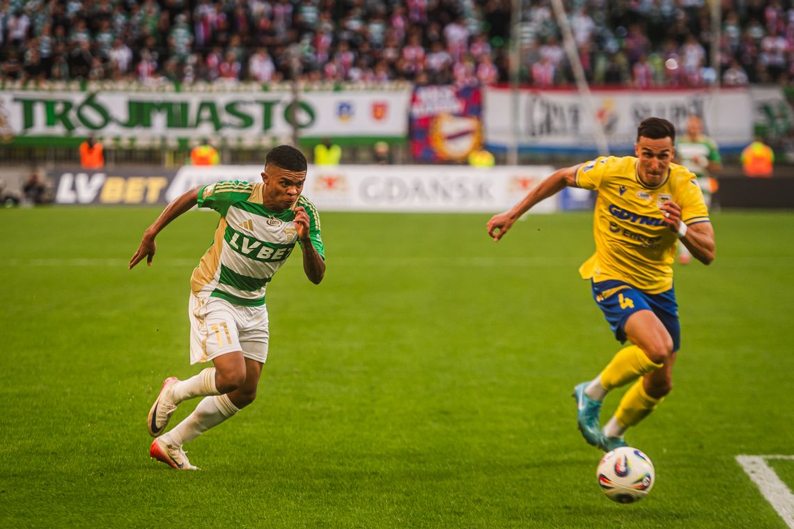 Lechia Gdańsk zbroi się na jesień i zamyka okno transferowe dwoma wzmocnieniami Lechia Gdańsk zbroi się na jesień. Dwa wzmocnienia biało-zielonych