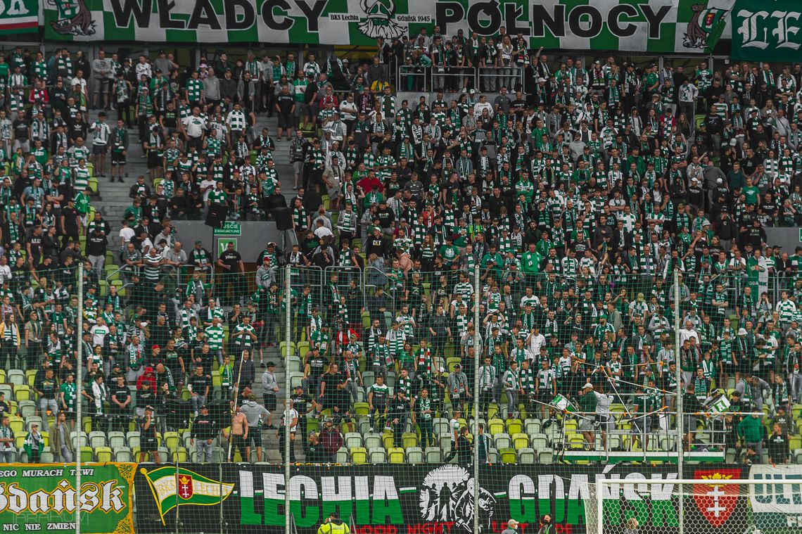 Lechia na celowniku UEFA. Kary za awanturę na trybunach w Gdańsku