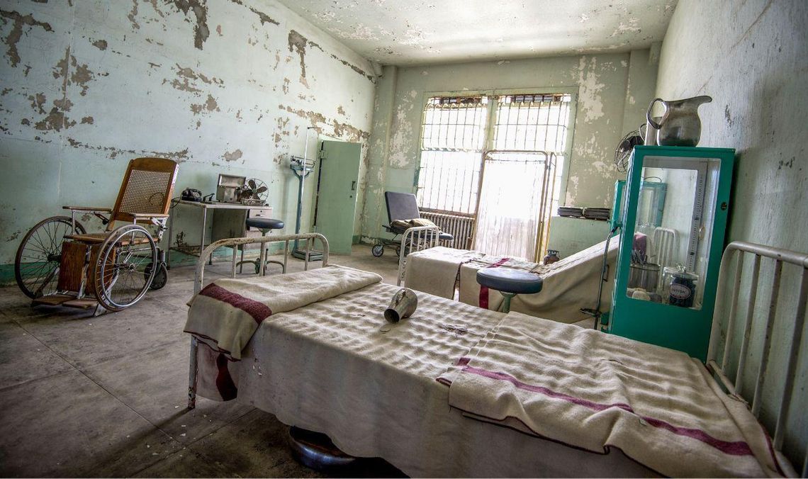 Lekarze od kilkudziesięciu lat nie przechodzą podstawowego szkolenia wojskowego. Znają je tylko z telewizji szpital, wojna, zdjęcie ilustracyjne