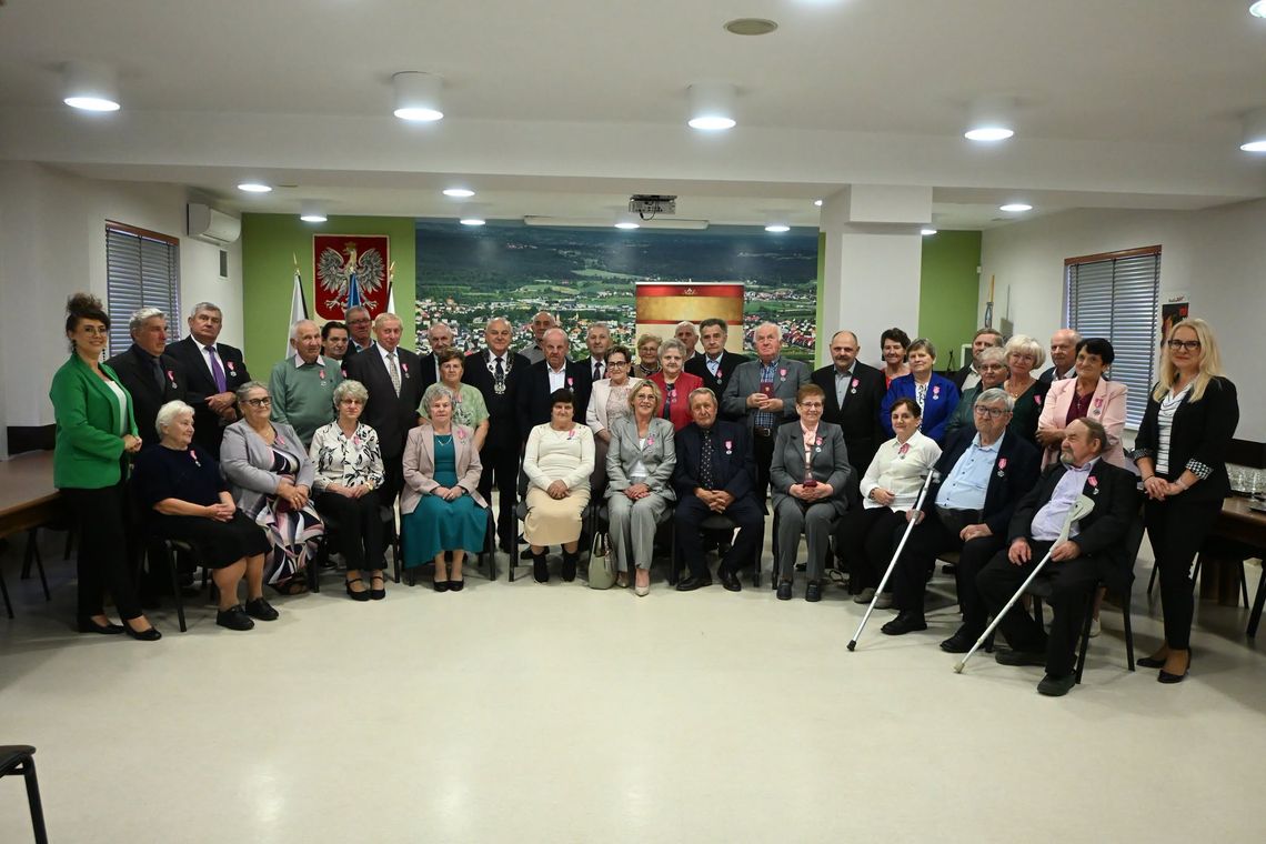 Lepiej późno niż wcale. Ubiegłoroczni Jubilaci z gminy Sierakowice otrzymali wreszcie medale Lepiej późno niż wcale. Ubiegłoroczni Jubilaci z gminy Sierakowice otrzymali wreszcie medale