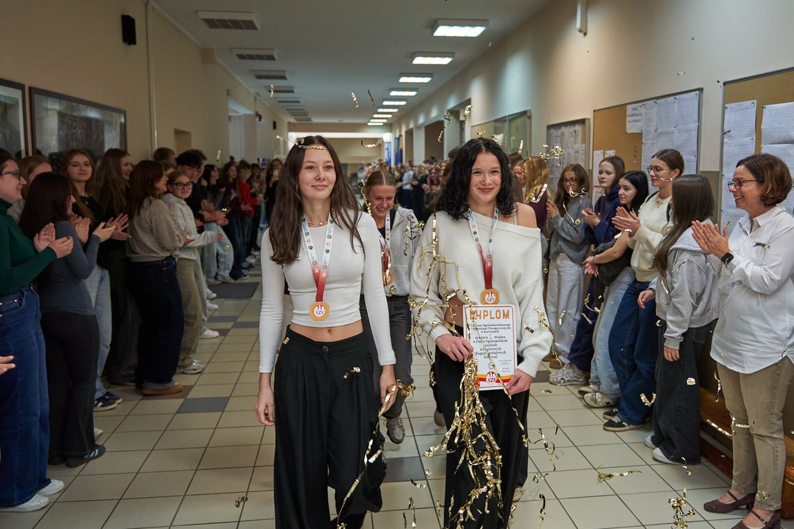 Uczennice I LO w Kartuzach zwyciężyły w Sztafetowych Biegach Przełajowych w Bytomiu.