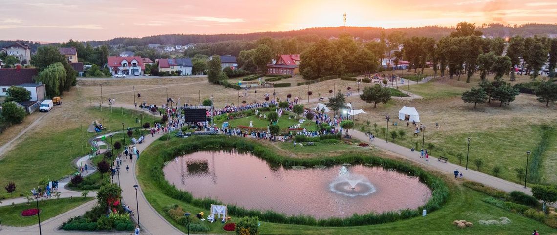 park w Luzinie, zdjęcie ilustracyjne