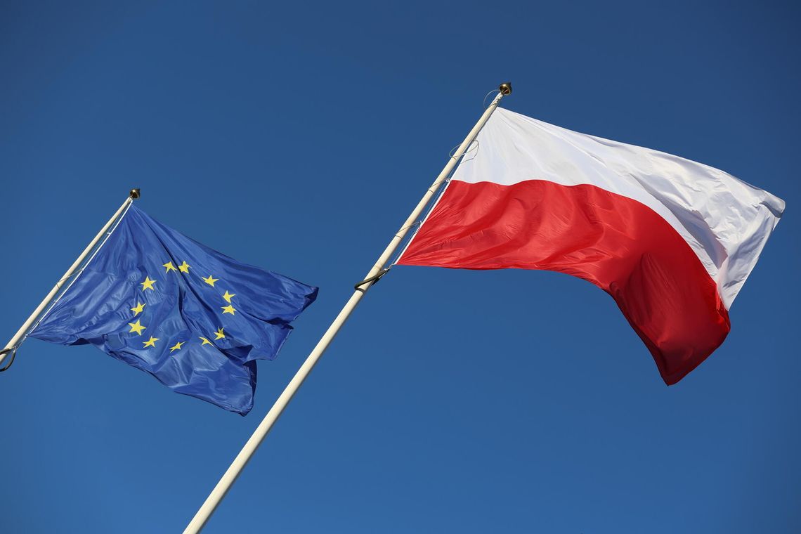 flagi Unii Europejskiej i Polski