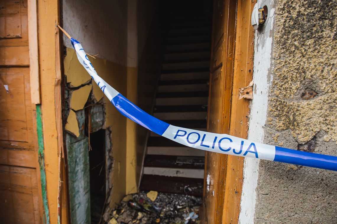 Makabryczne odkrycie w Gdyni. W pustostanie znaleziono zwłoki w stanie rozkładu Makabryczne odkrycie w Gdyni. W pustostanie znaleziono zwłoki w stanie rozkładu