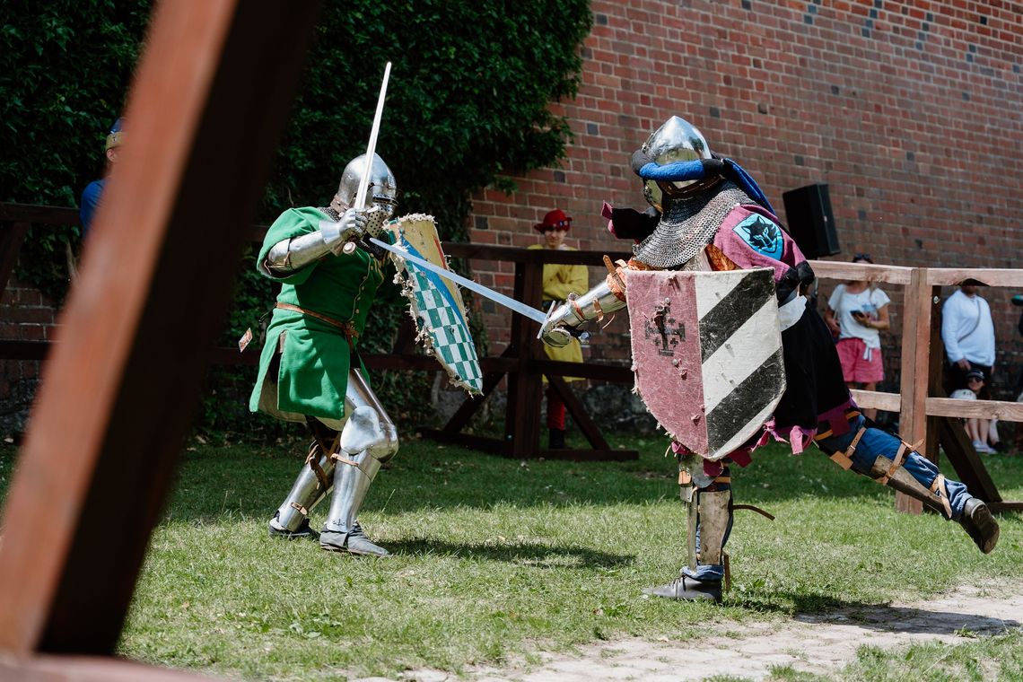 Malbork przetrwał kolejne oblężenie zamku! Tysiące turystów zobaczyło rycerskie walki Oblężenie Malborka 2025. Tysiące turystów zobaczyło rycerskie walki