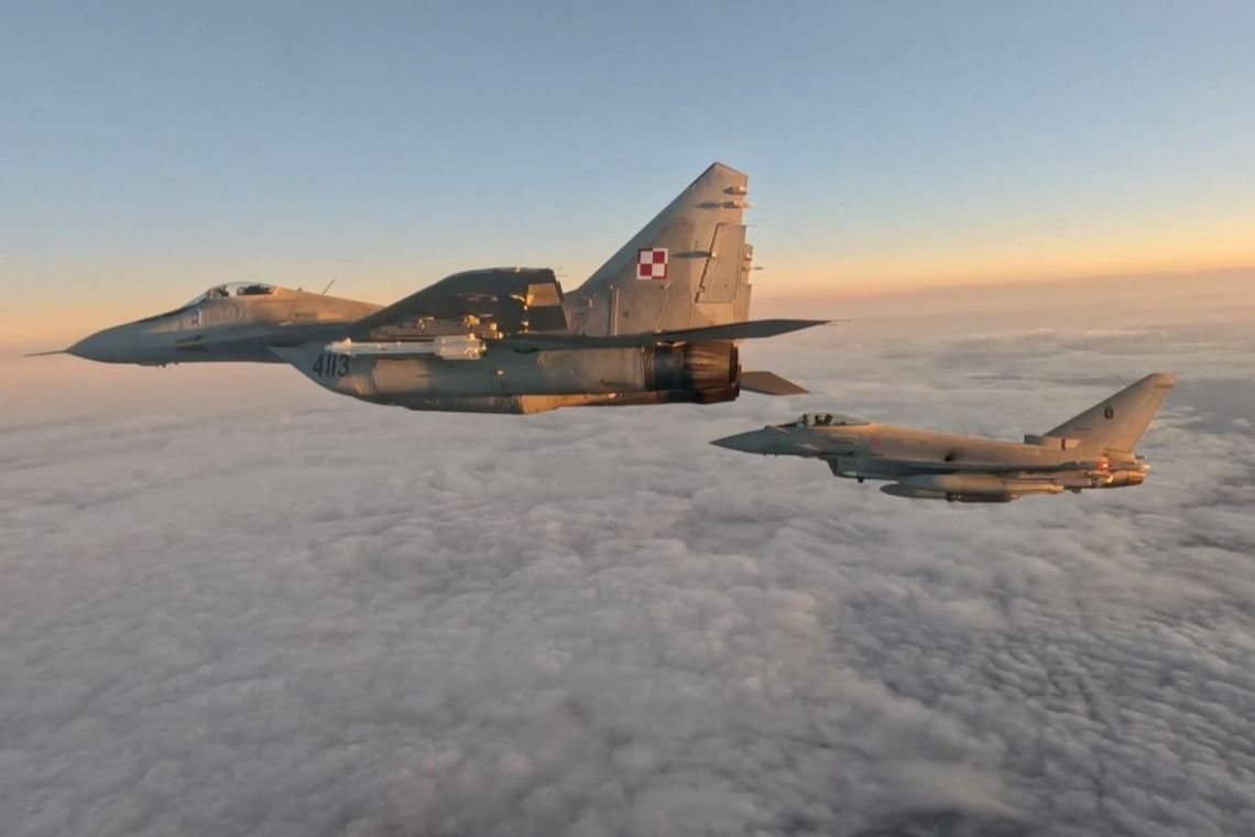 Szkoleniowy lot dwóch myśliwców z Malborka zamienił się w misję alarmową