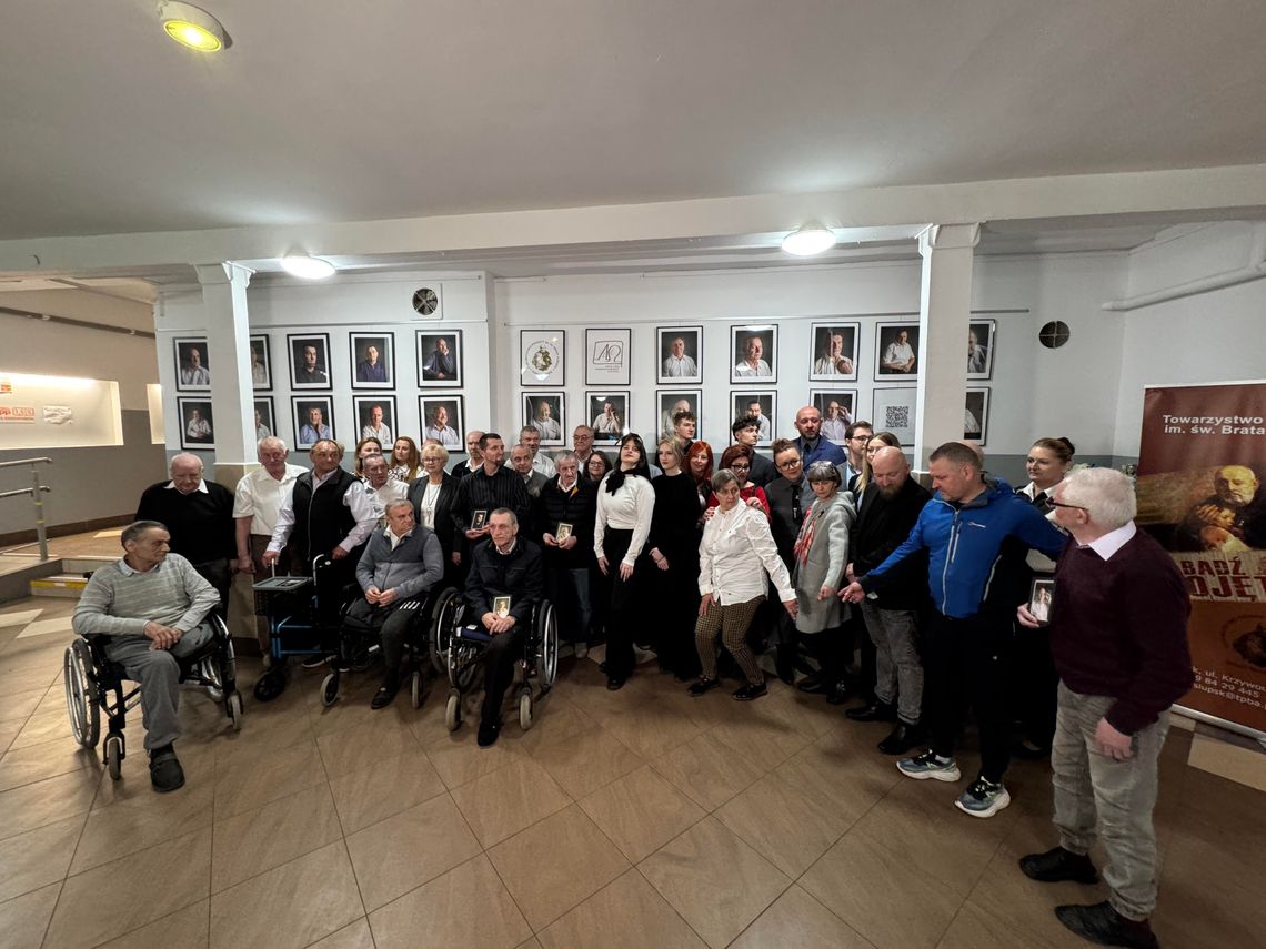 wernisaż wystawy „Mężczyzna w koszuli – oblicze godności”, Słupsk 2026