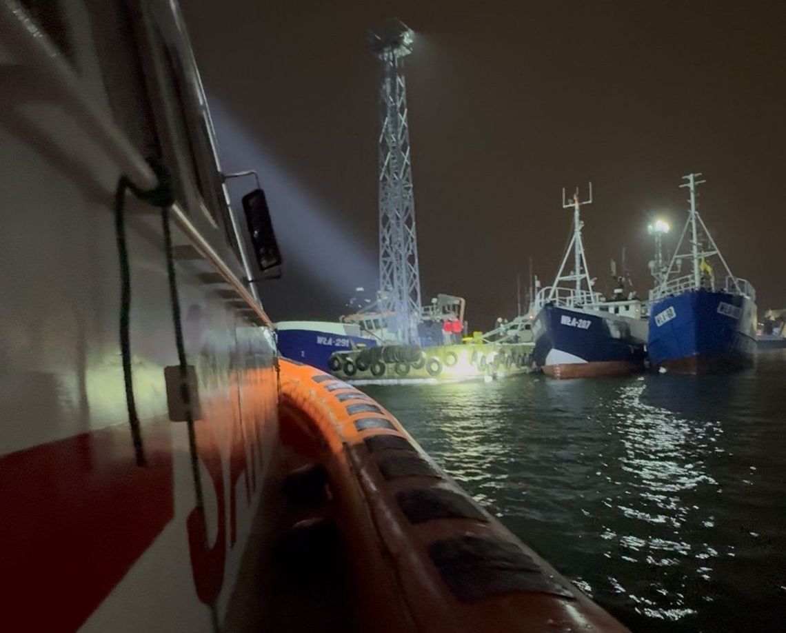 Mężczyzna wpadł do kanału portowego we Władysławowie. Poszukiwania trwają Mężczyzna wpadł do kanału portowego we Władysławowie. Poszukiwania trwają