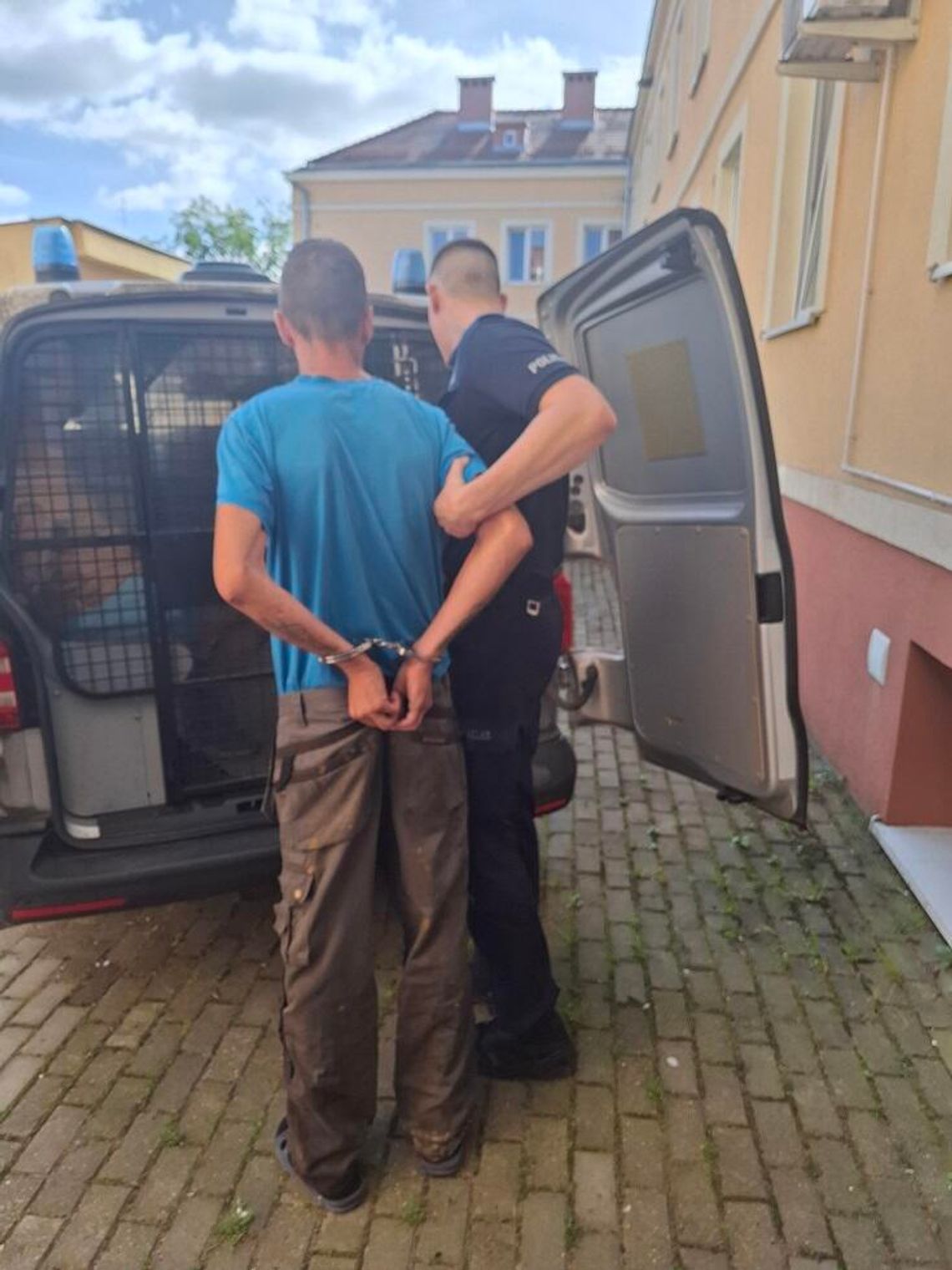 Miał 4 promile i dwa sądowe zakazy kierowania. Zatrzymali go świadkowie