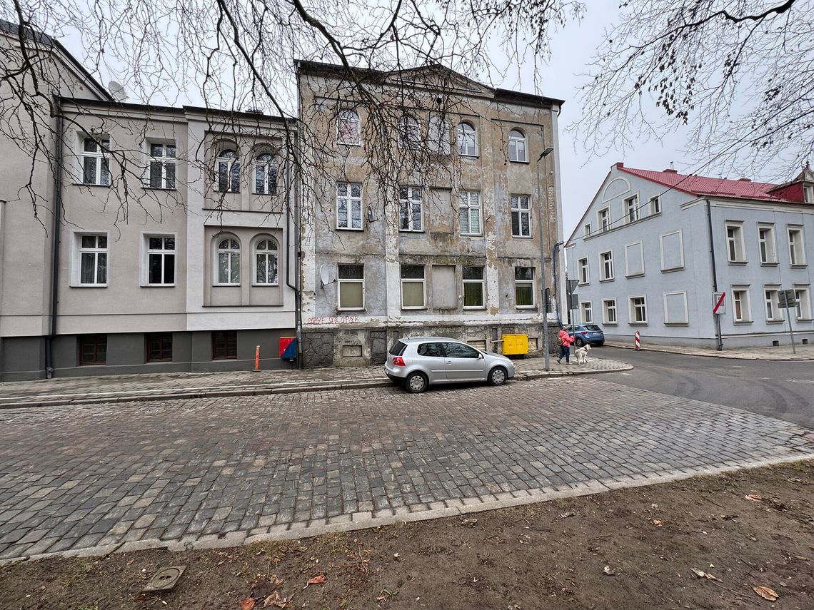 Mieszkanie komunalne w Słupsku świecą pustkami. Miasto rusza z remontami