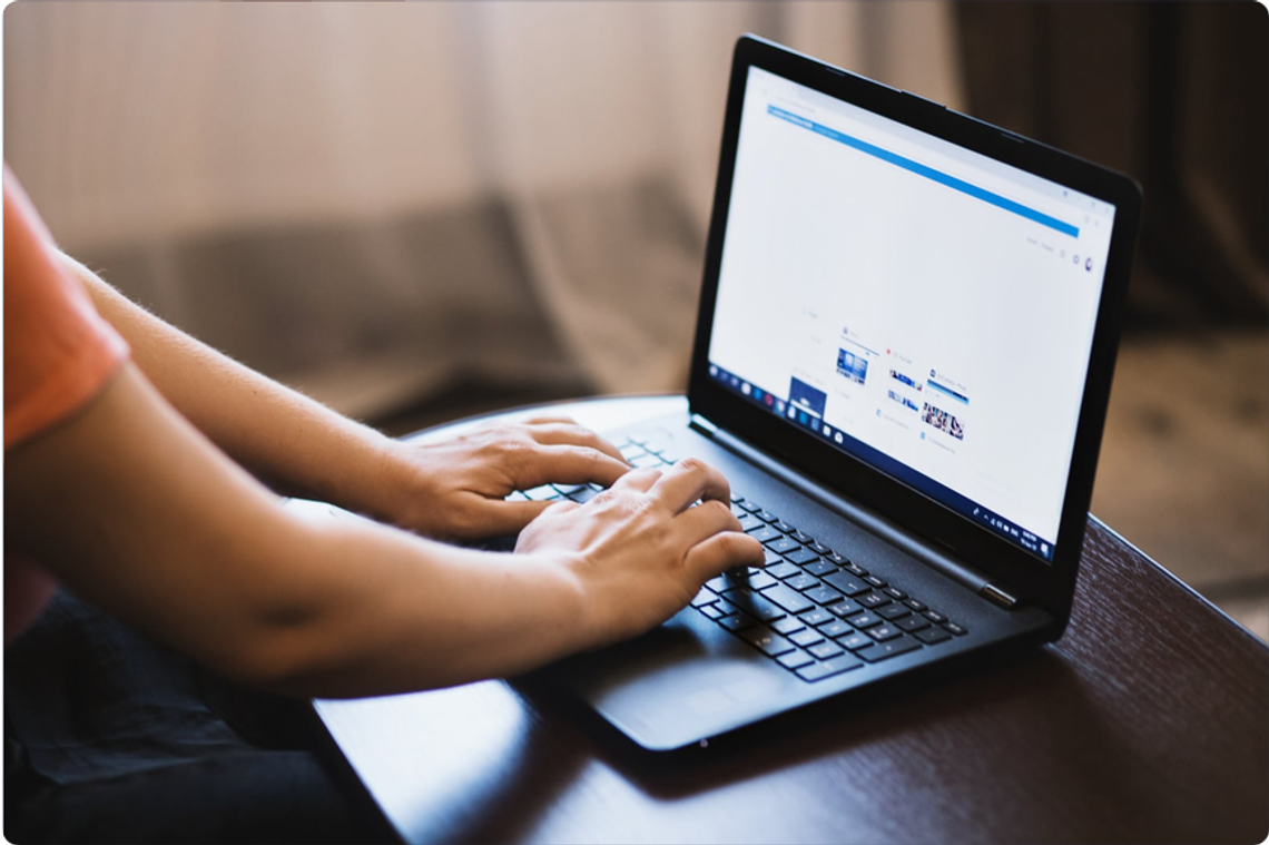 Miłość przez www, ale wyszedł error. Gdańszczanka straciła ponad 200 tysięcy złotych laptop