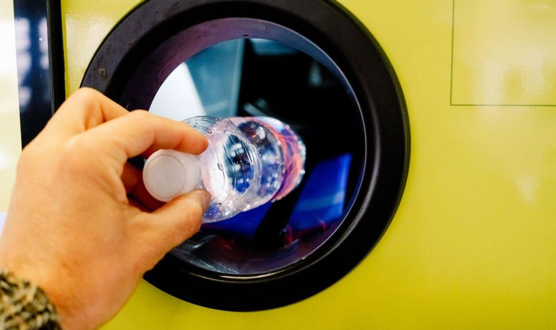 Minął rok od wprowadzenia systemu kaucyjnego. Zwróciliśmy 5 miliardów butelek i puszek System kaucyjny działa już rok