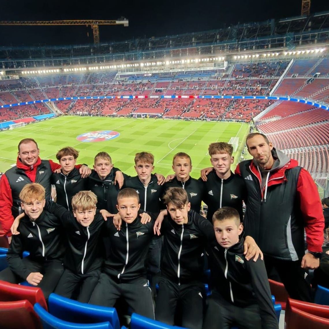 Młodzi piłkarze Lechii pójdą na pizzę z Donaldem Tuskiem? Muszą spełnić pewien warunek Młodzi piłkarze Lechii pójdą na pizzę z Donaldem Tuskiem? Muszą spełnić pewien warunek