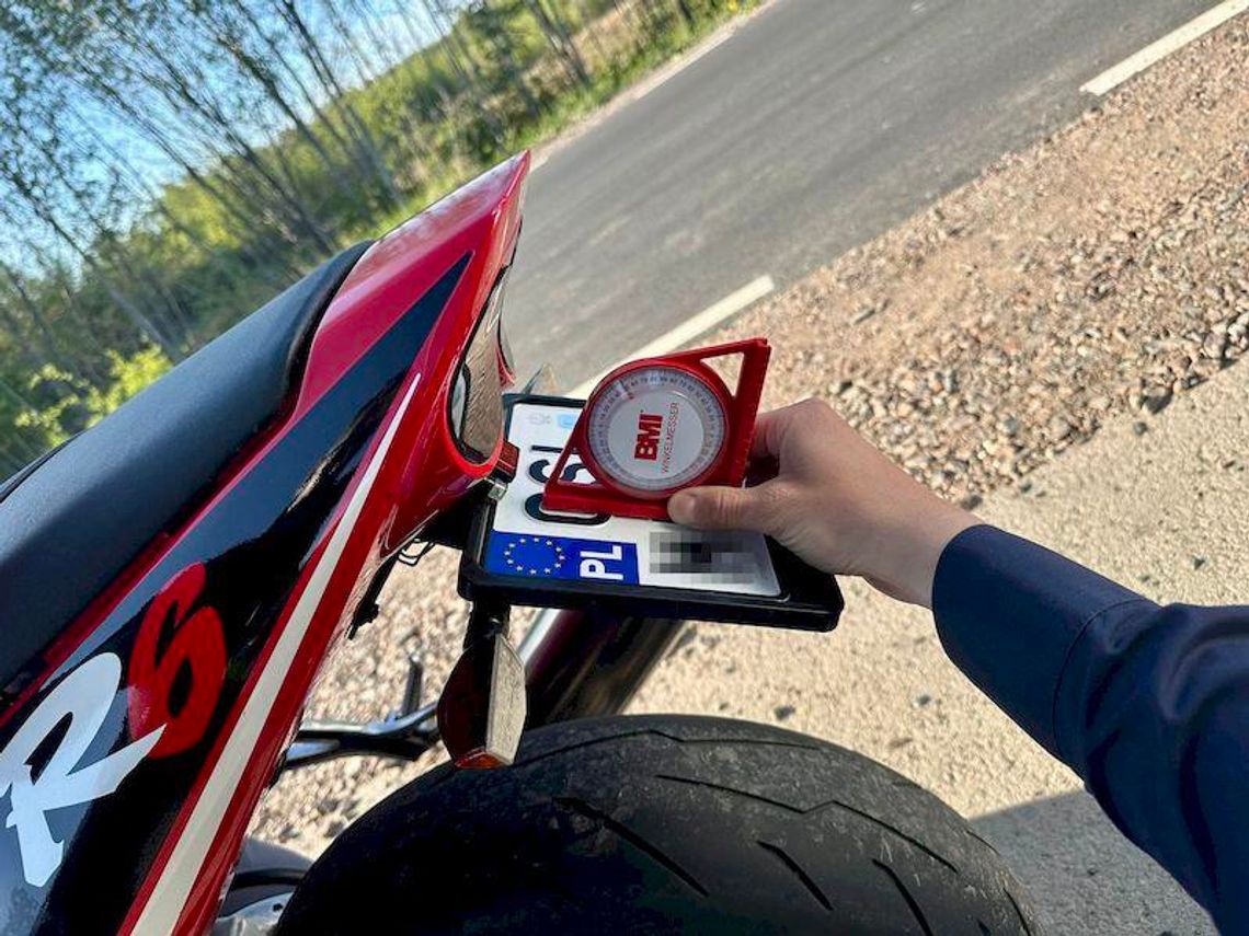 Motocyklem rozwinął 129 km/h i odgiął tablicę rejestracyjną, by uniknąć rozpoznania