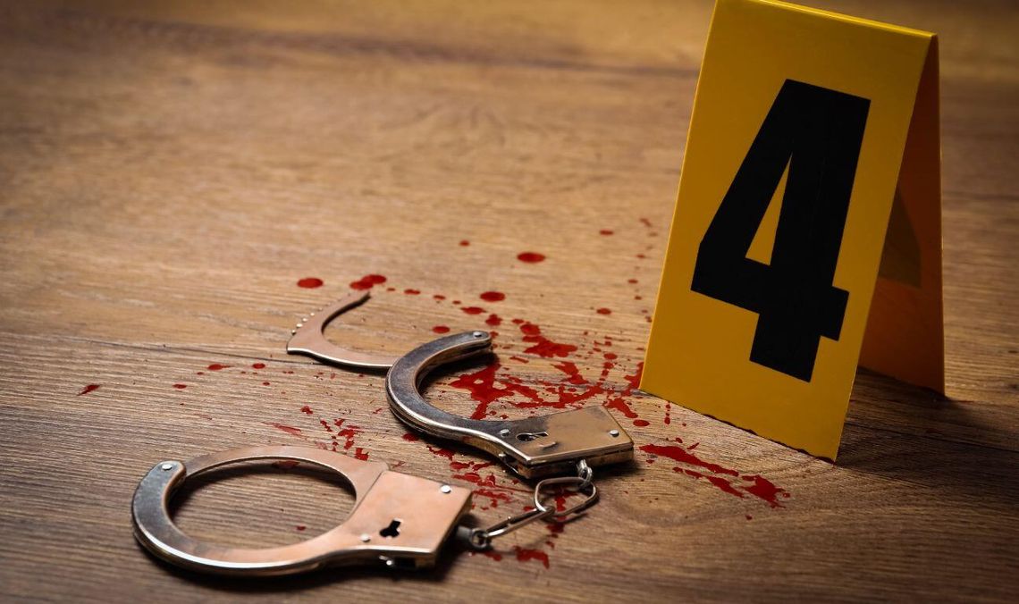 Mroczny Sopot, wzburzone gdyńskie wody i XIX-wieczny Gdańsk. Gorące tytuły 2025 roku kajdanki, miejsce zbrodni, zdjęcie ilustracyjne