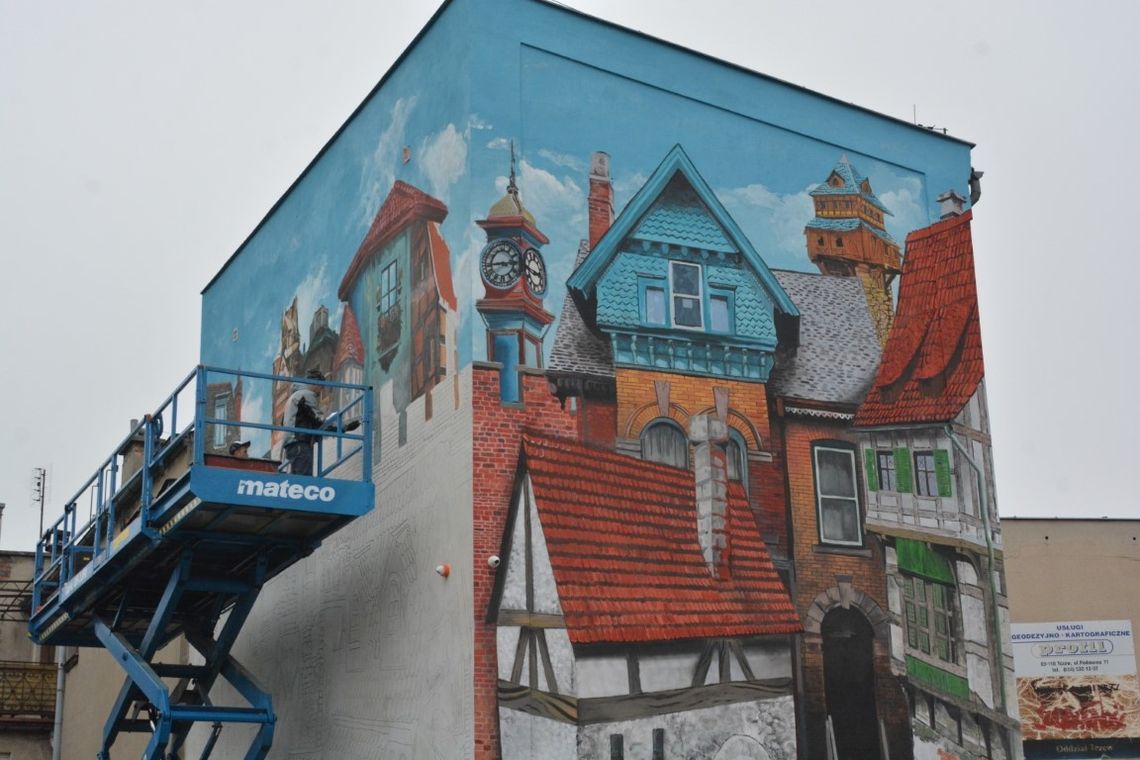 Mural na Starym Mieście w Tczewie wyłania się z „niebytu