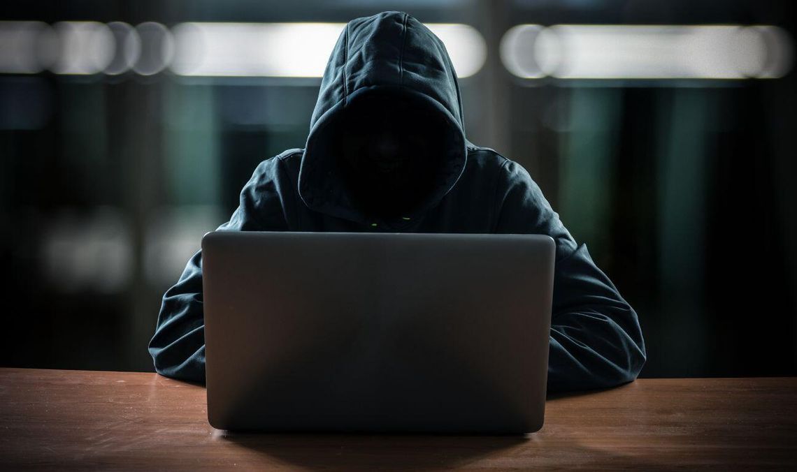 Na fikcyjnych sklepach zarobili prawie 40 tys. zł. Internetowi oszuści w rękach policji Na fikcyjnych sklepach zarobili prawie 40 tys. zł. Internetowi oszuści w rękach policji