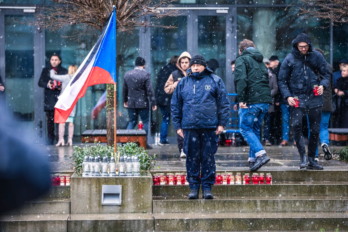 Na Uniwersytecie Gdańskim uczczono ofiary tragedii w Pradze 