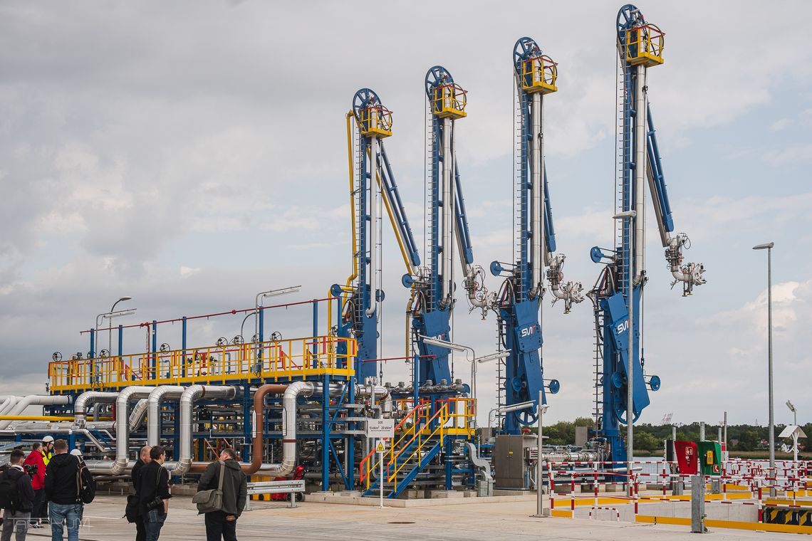 Najlepsi ludzie i sprzęt. LOTOS Straż zabezpieczy Morski Terminal Przeładunkowy ORLENU Najlepsi ludzie i sprzęt. LOTOS Straż zabezpieczy Morski Terminal Przeładunkowy ORLENU