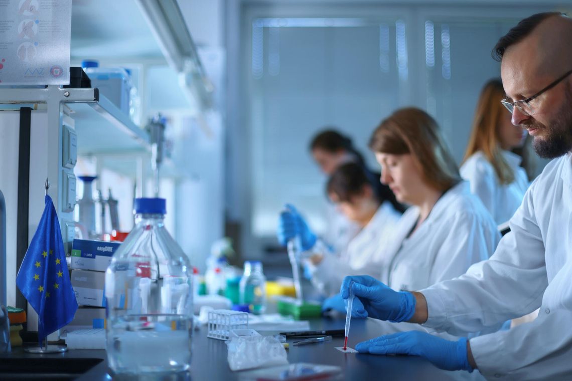 Najpierw szczepionka na raka płuca, a potem inne nowotwory. Przełomowy projekt UG badania naukowców z ICCVS UG