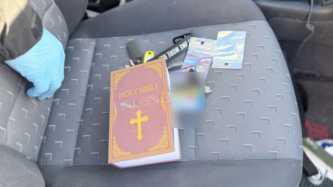 Narkotyki miał ukryte... w Biblii. 29-latek zatrzymany po pościgu Wejherowo: Narkotyki miał ukryte... w Biblii. 29-latek zatrzymany po pościgu
