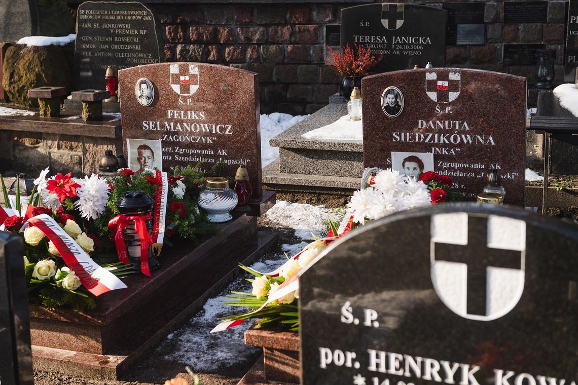 groby Danuty Siedzikówny „Inki” i Feliksa Selmanowicza „Zagończyka”, Cmentarz Garnizonowy, Gdańsk