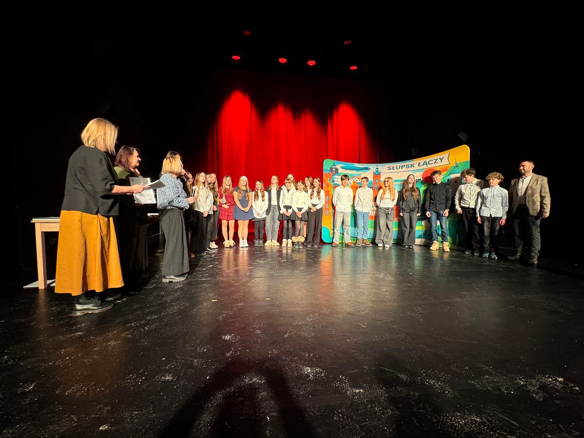 Serca pełne dobra w Słupsku. Ponad 400 wolontariuszy pomogło hospicjum uzbierać fortunę! gala podziękowań wolontariuszom w Teatrze im. Witkacego, Słupsk 2026