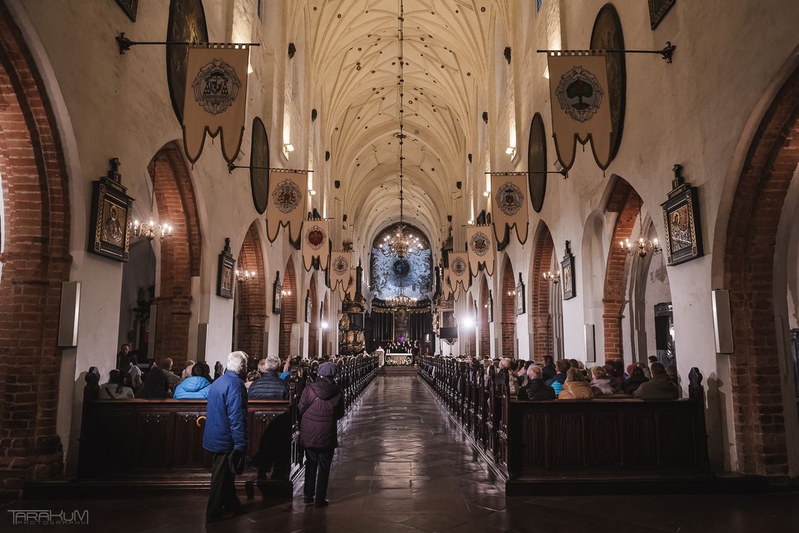 Wierzący zapłacą podatek na Kościół z własnej pensji? Do Senatu trafiła obywatelska petycja