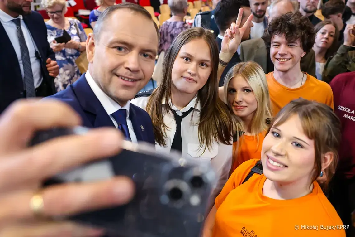 Niecodzienna inicjatywa. Karol Nawrocki zaprasza młodych ludzi do rezydencji prezydenta w Juracie Niecodzienna inicjatywa. Karol Nawrocki zaprasza młodych ludzi do rezydencji prezydenta w Juracie
