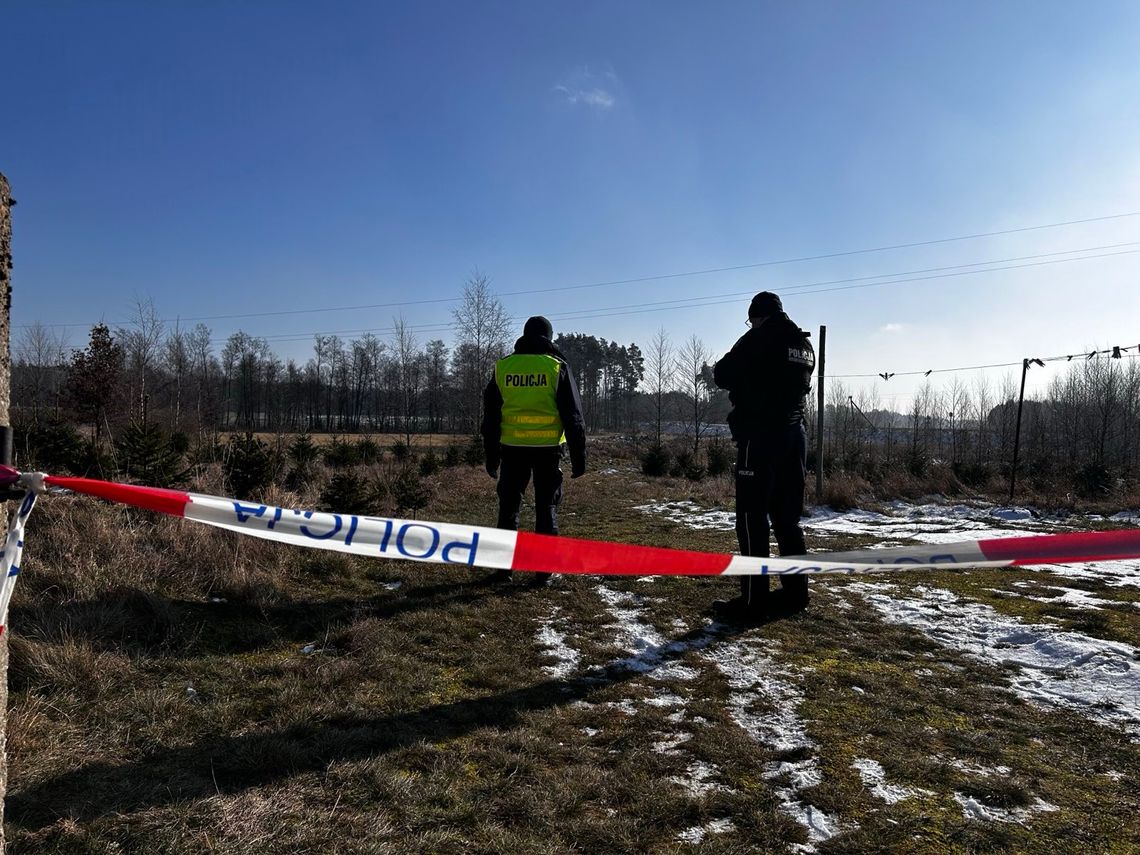 Niezidentyfikowany obiekt wpadł do stawu pod Czerskiem. To fragment rakiety Elona Muska?