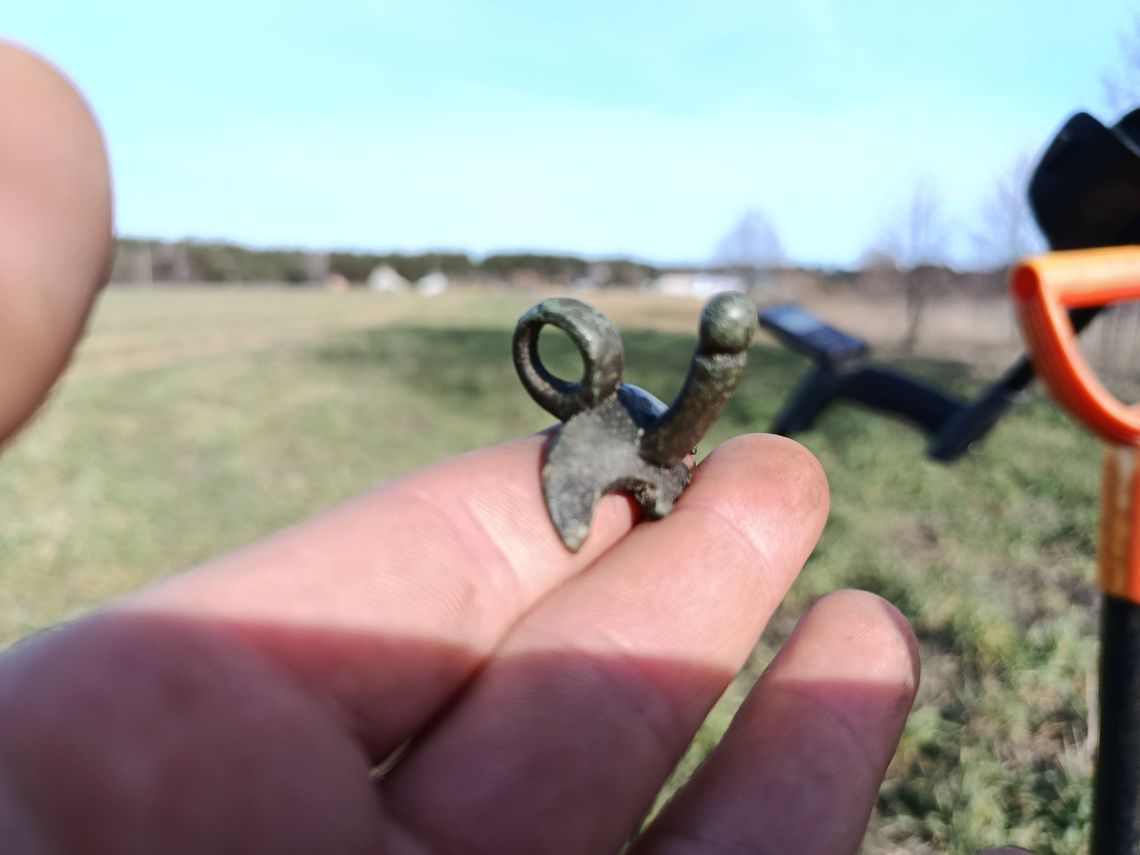 Niezwykłe znalezisko w Borach Tucholskich! Odkryli rzymski amulet w kształcie fallusa