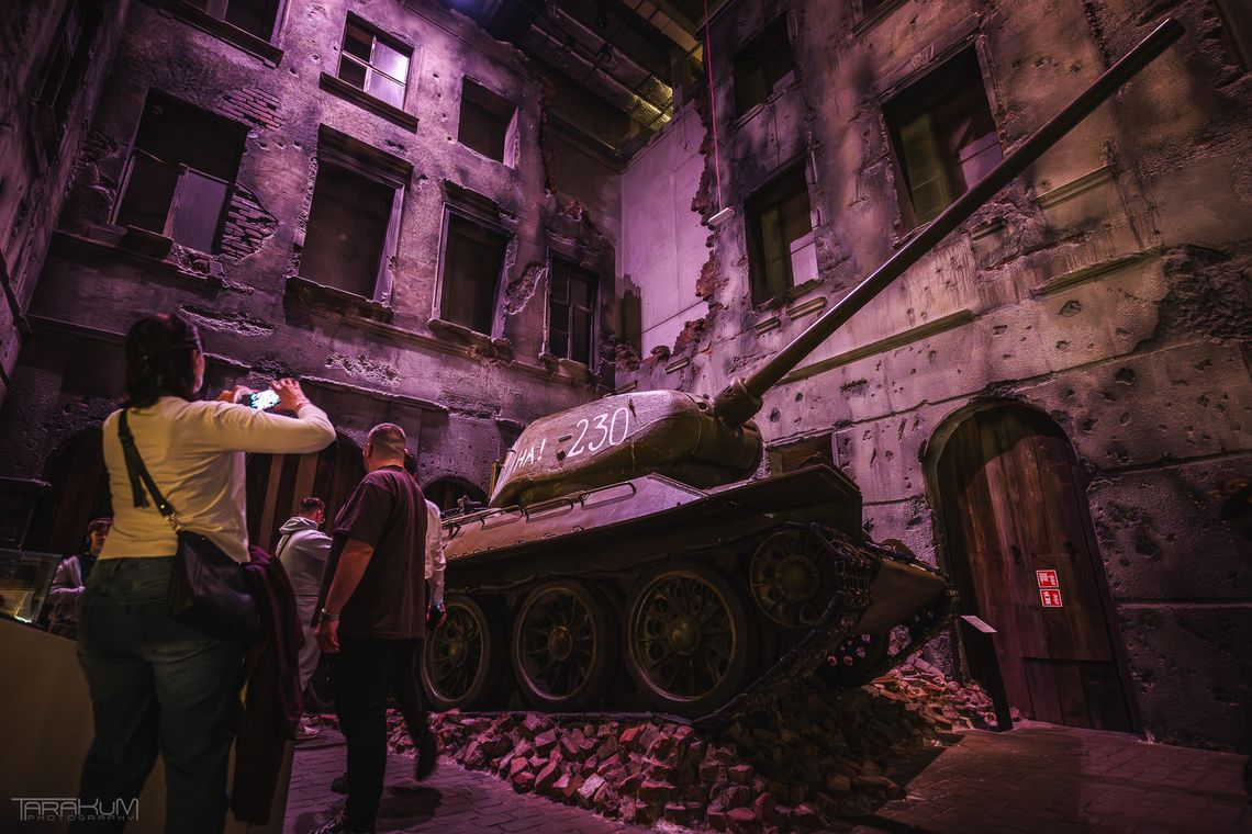 Noc z historią w tle. Muzeum II Wojny Światowej przyciągnęło tłumy podczas 21. Nocy Muzeów