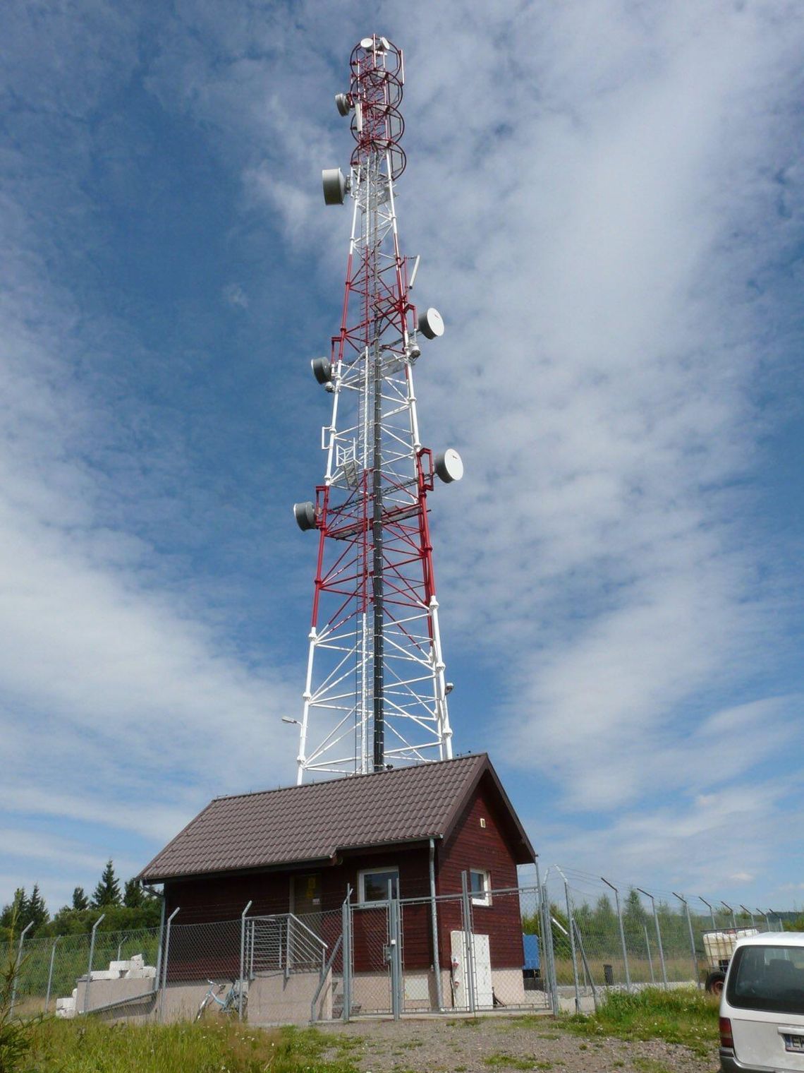 Nocą wspięli się na maszt telekomunikacyjny. Inspirowali się filmami z internetu