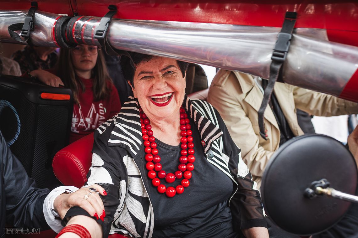 Nowa Fala Profesor Senyszyn. Partia „Imperatorki” ma znieść stary porządek