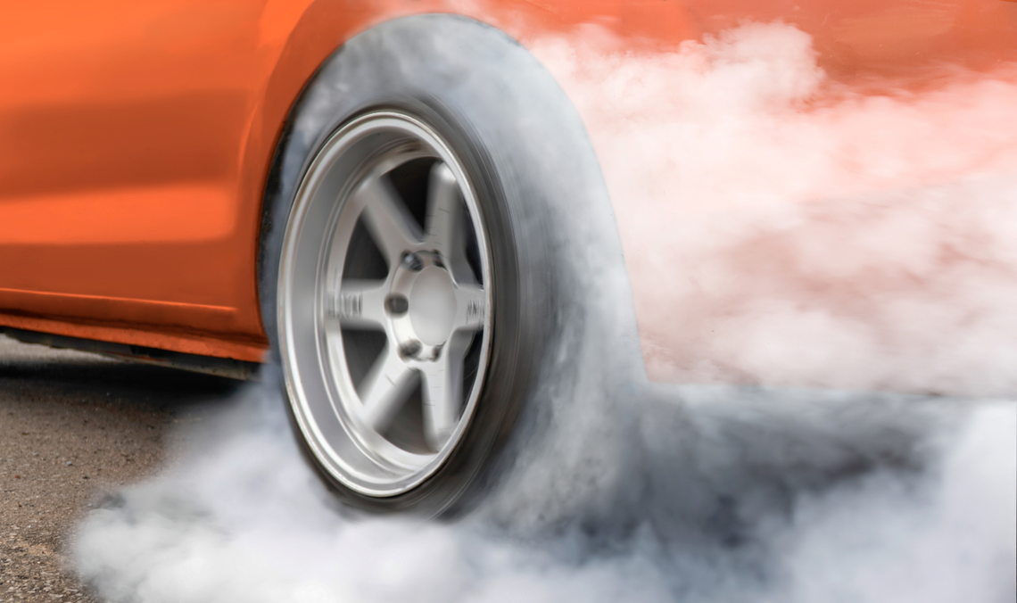 Nowe przepisy wyciszą Trójmiasto? Surowe kary za nielegalne wyścigi i drift