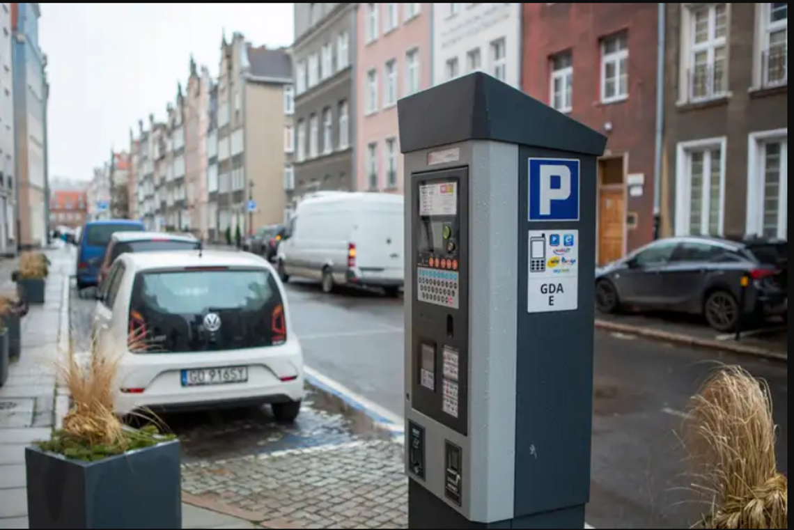 Nowe sektory w strefie płatnego parkowania w centrum Gdańska. Mieszkańcy mogą starać się o tańszy postój