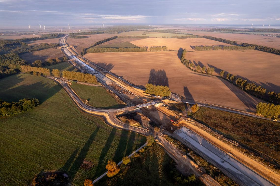 Nowoczesna S6 już wkrótce połączy Słupsk z Bobrownikami. Zobacz, jak przebiega budowa budowa drogi S6 Słupsk-Bobrowniki