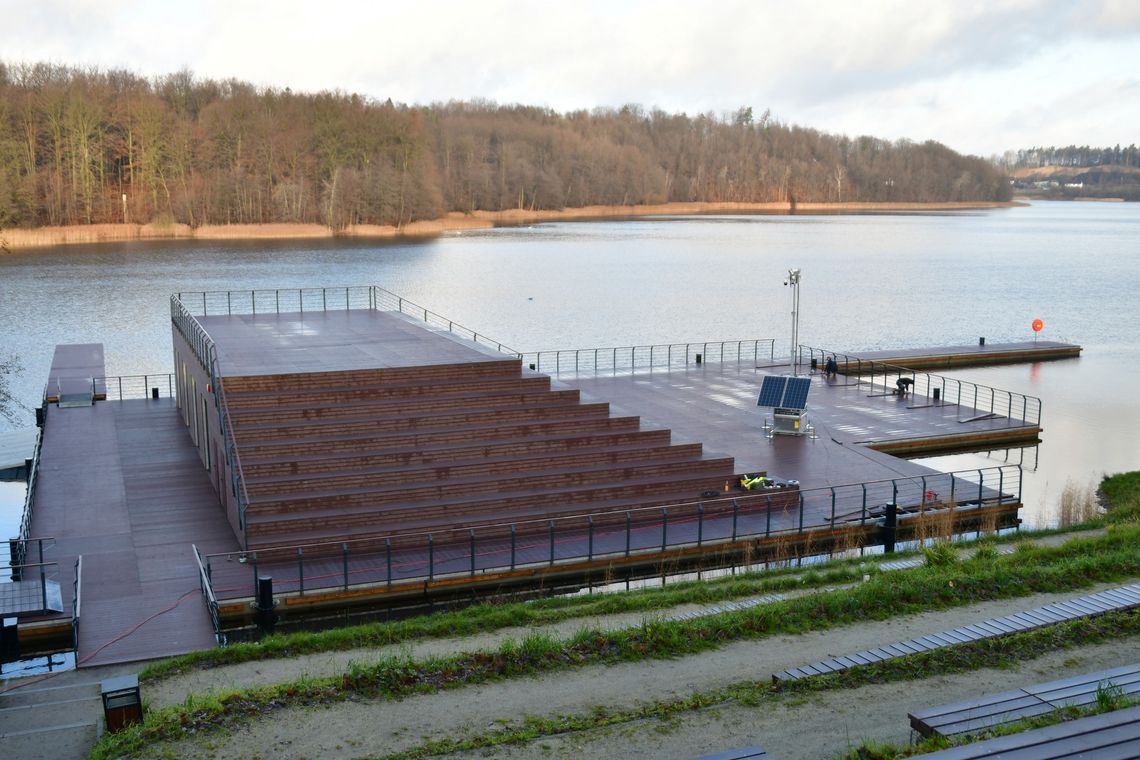 Nowoczesne kąpielisko w Kartuzach już otwarte! Zobacz, jak zmieniło się Jezioro Klasztorne Duże po wielomilionowej inwestycji kąpielisko nad Jeziorem Klasztornym Dużym, Kartuzy
